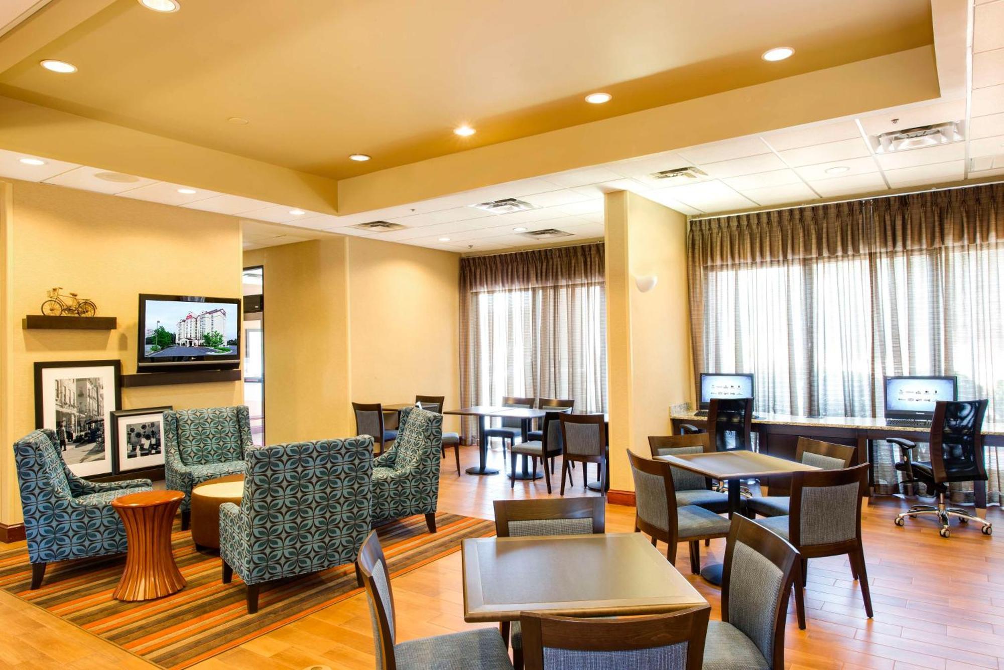 סמירנה Hampton Inn & Suites Atlanta-Galleria מראה חיצוני תמונה